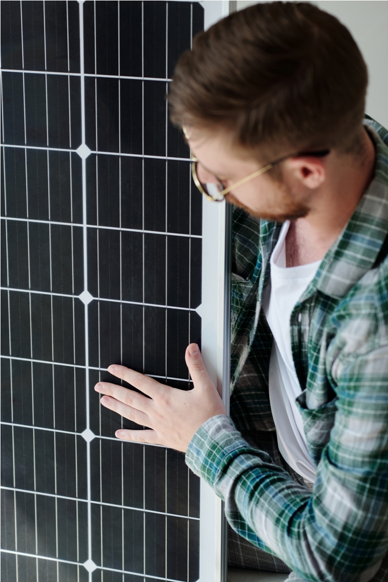 man checking if solar panel is not damaged after delivery
